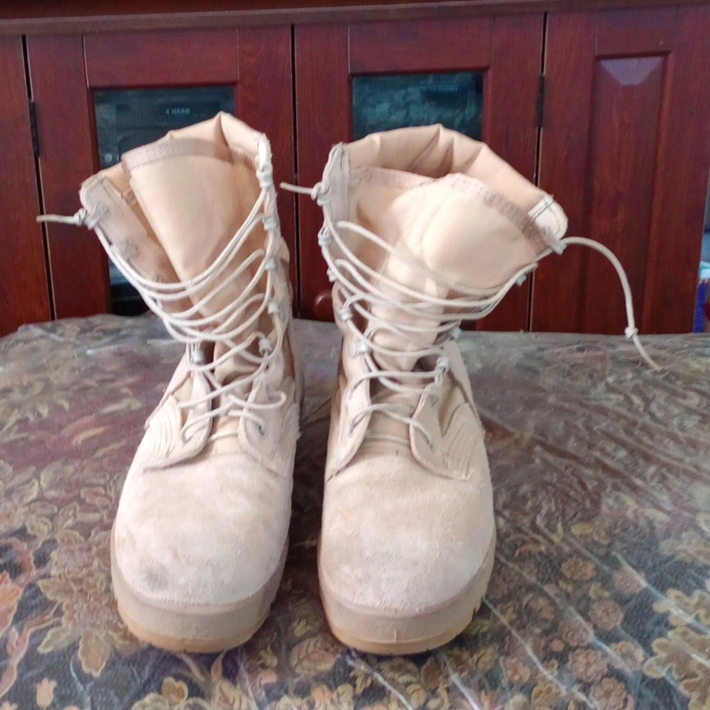 NEW LOW PRICE McRae Combat boot .Warm Weather. 5.5 W in coyote. More  like a 6.5